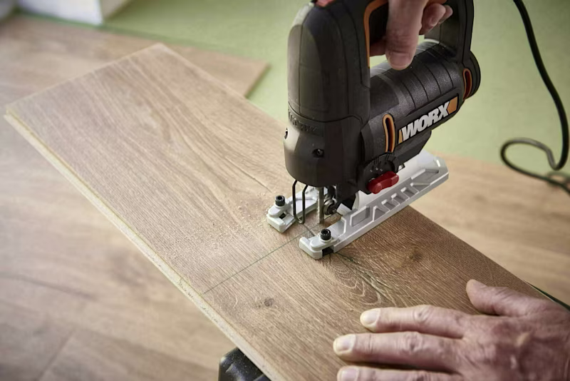 Laminaat zagen of snijden? Zo doe je het goed