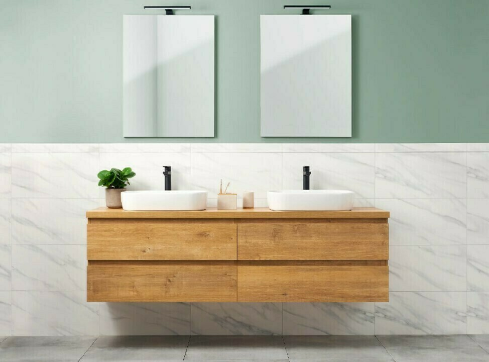 Een houten badkamermeubel met twee wastafels en twee spiegels |  Un meuble de salle de bain en bois avec deux vasques et deux miroirs