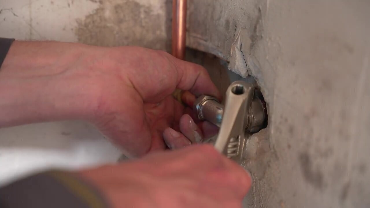 Installer un robinet extérieur | Pas à pas | brico.be