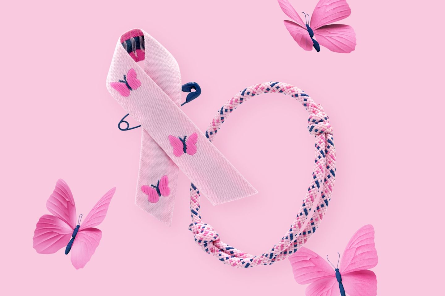 Ett fjärilmönstrat Rosa band och ett flätat, ljusrosa armband omgivet av rosa fjärilar.