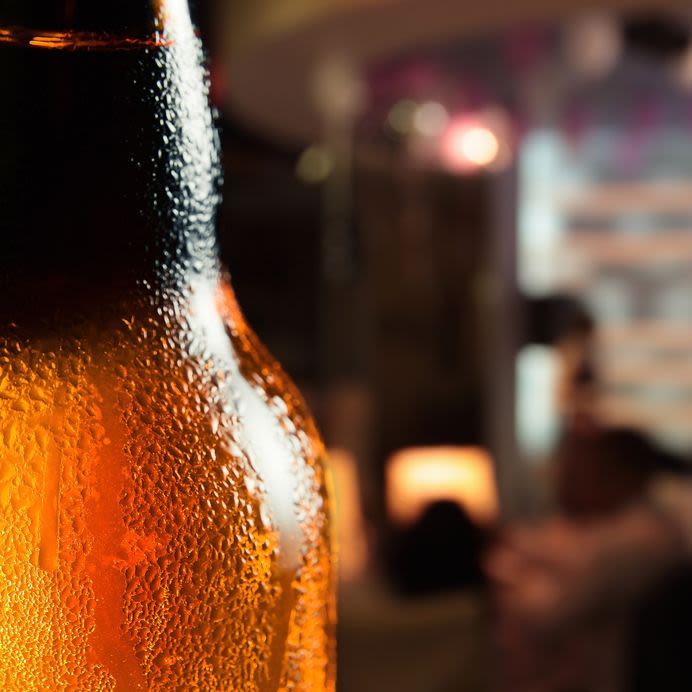 Huurteinen olut lasipullossa