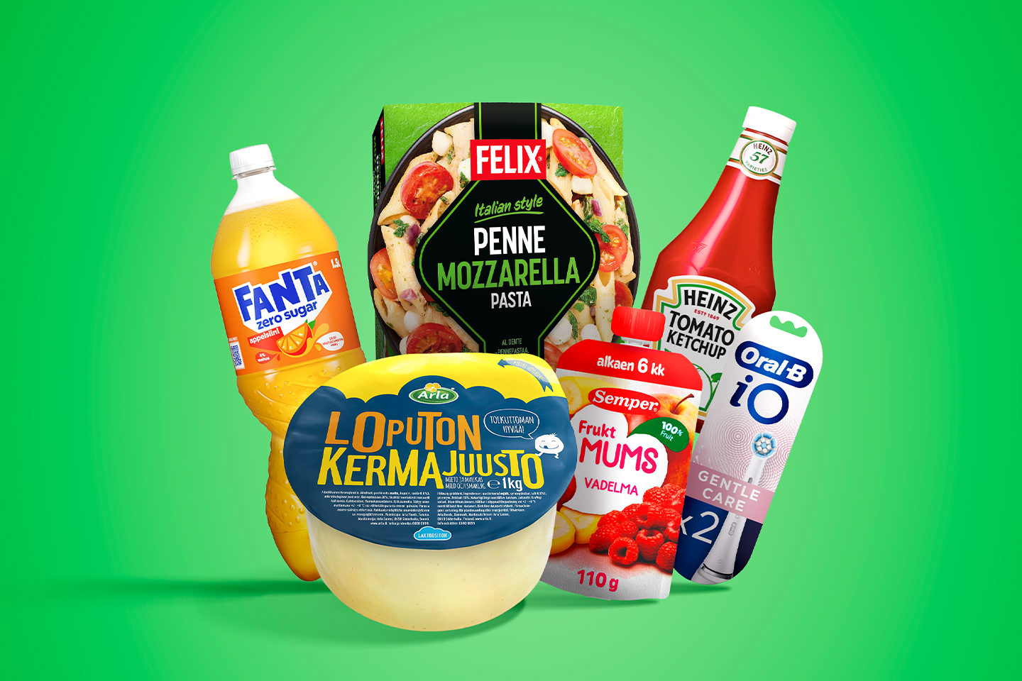 Vihreää taustaa vasten on aseteltu tuttuja tuotteita: Fanta, Felix-pasta, Arla-kermajuusto, Heinz-ketchup, Semper-sose ja Oral-B-hammasharjat.