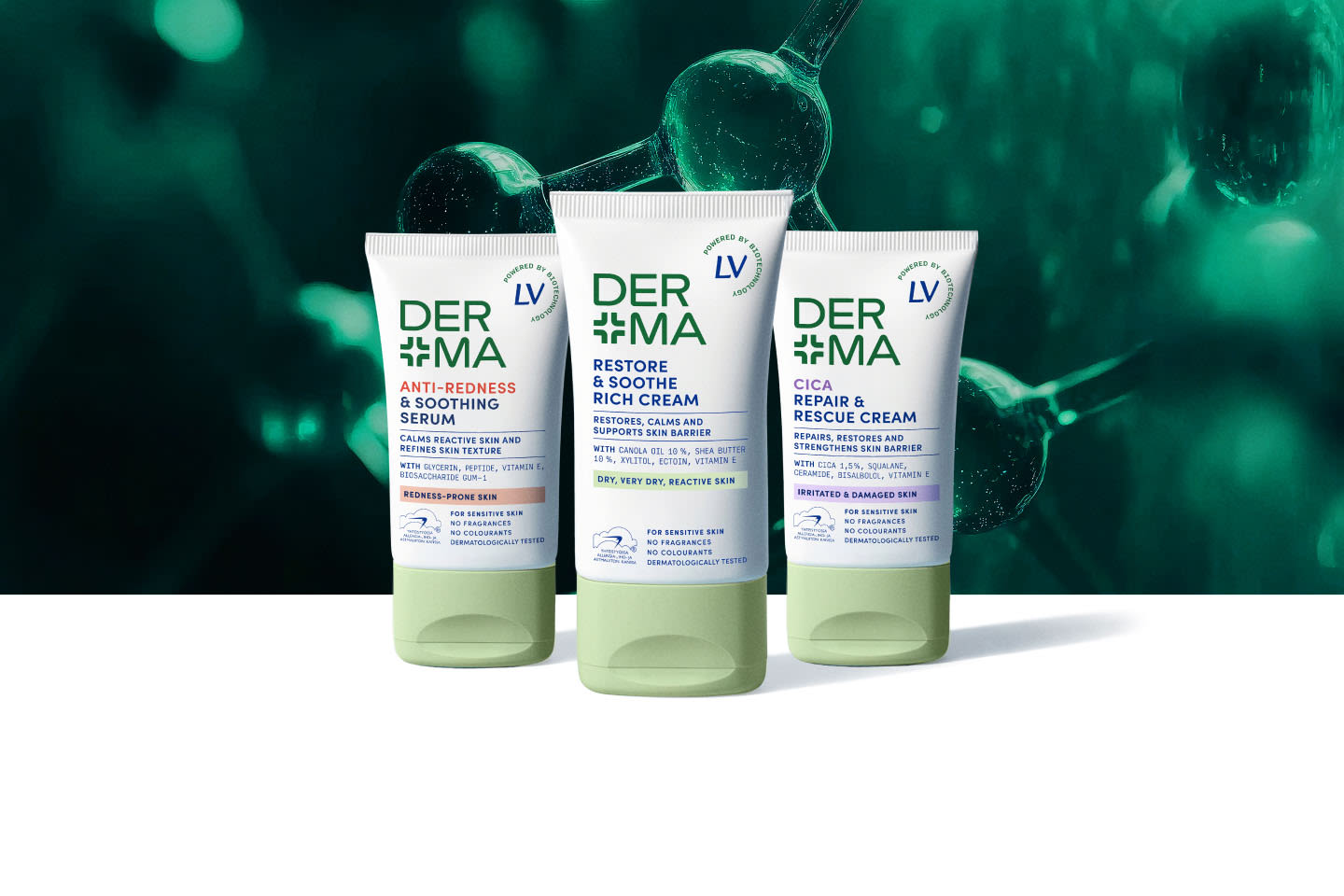 Kolme Derma by LV -ihonhoitotuotetta valko-vaaleanvihreissä tuubeissa vihreää taustaa vasten.