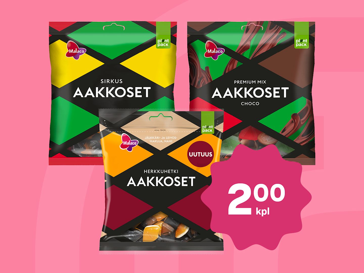 Kolme erilaista Malacon Aakkoset-makeispussia vaaleanpunaisella taustalla, tarjoushinta 2 euroa kappale.