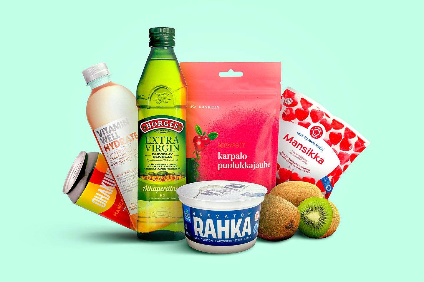 Kokoelma terveellisiä ruokatuotteita: oliiviöljyä, rahkaa, mansikoita, kiivejä, juomia ja vitamiinijuomaa vaaleanvihreällä taustalla.