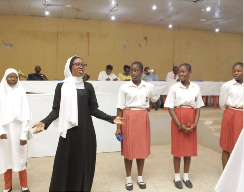 Sa'adatu working with girls