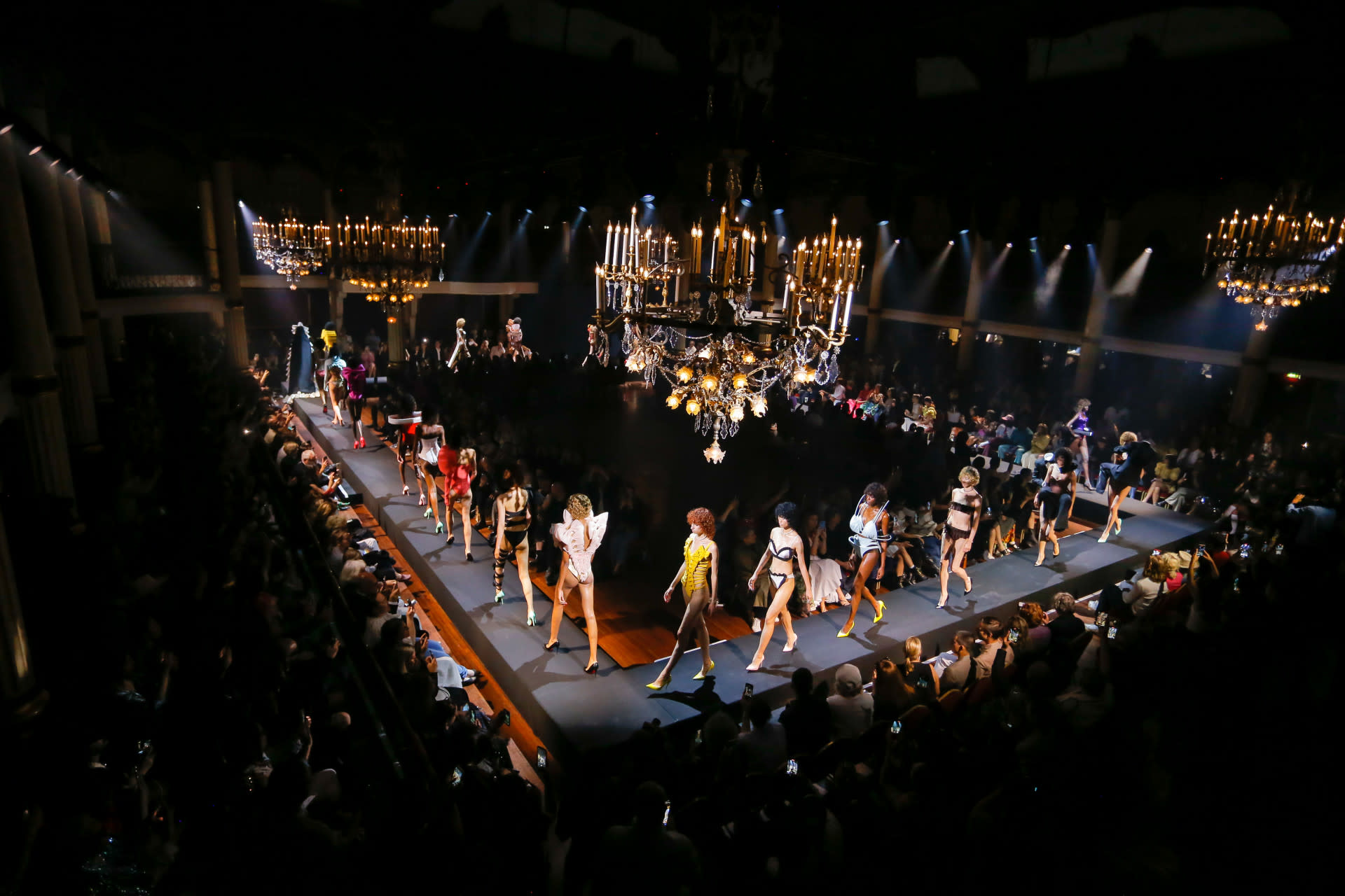 Viktor&Rolf Haute Couture AW23 - 1