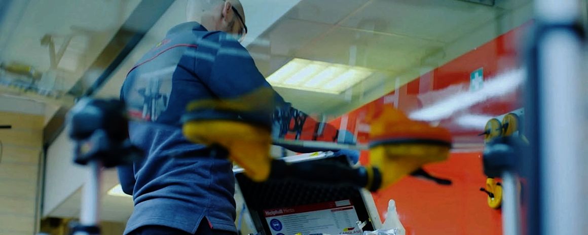 Hero Carglass fitter back small