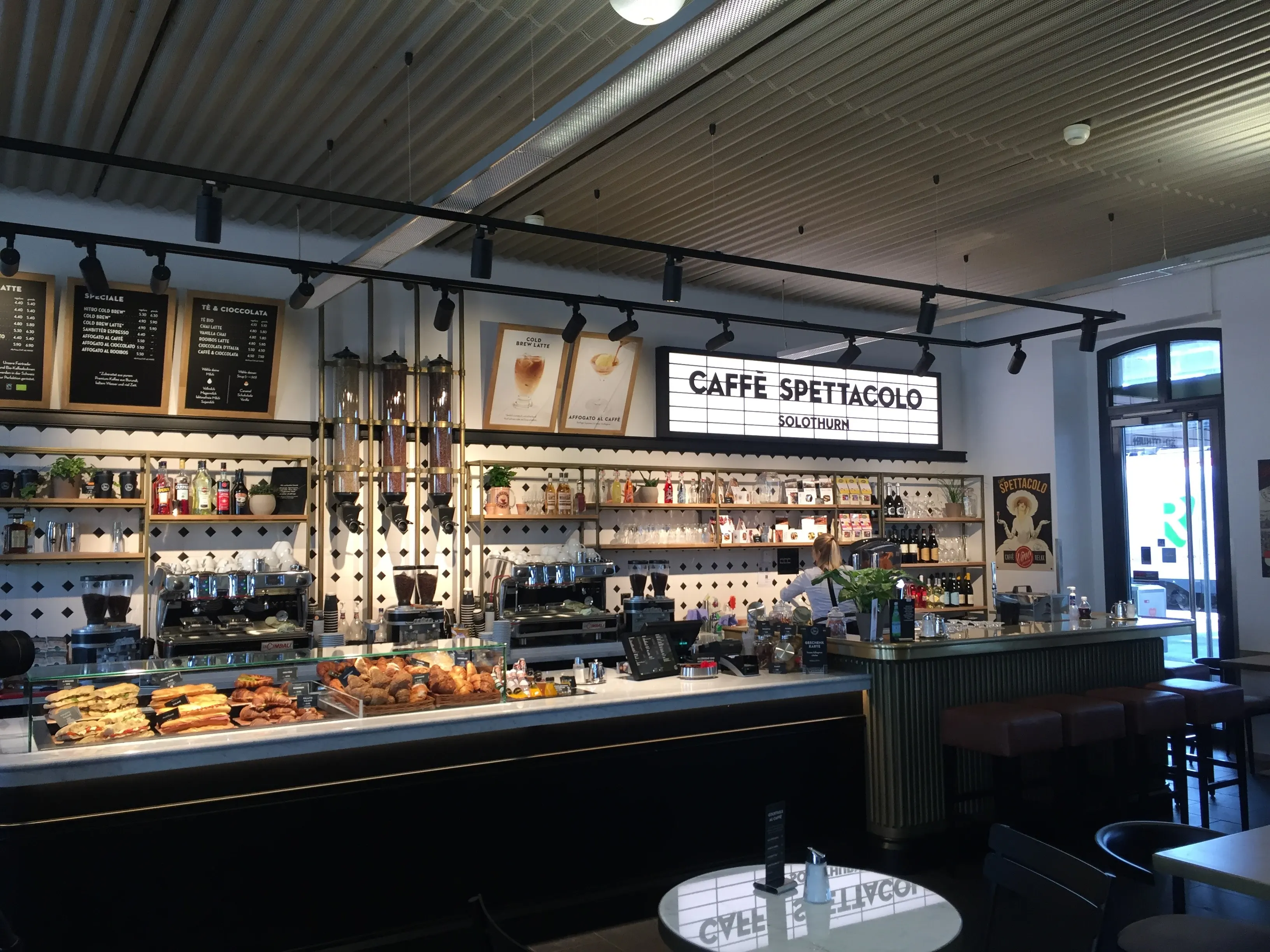 Caffè Spettacolo: Neueröffnung mit Kaffeebauern aus Kolumbien