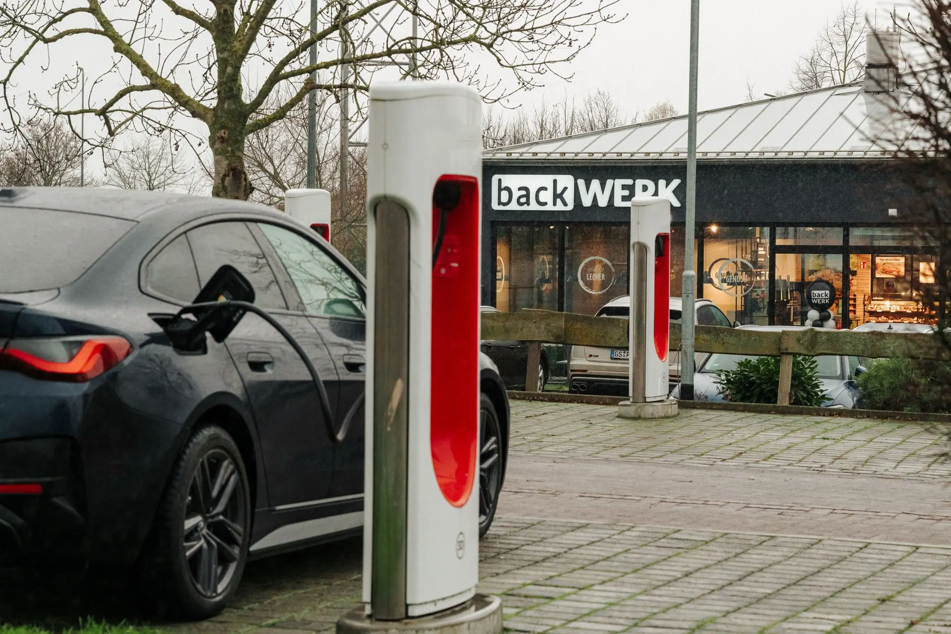 BackWerk E-Auto laden