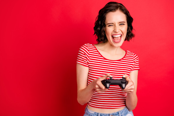 Mulher com joystick