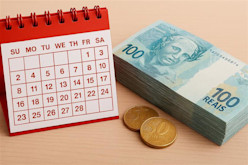 dinheiro e calendario