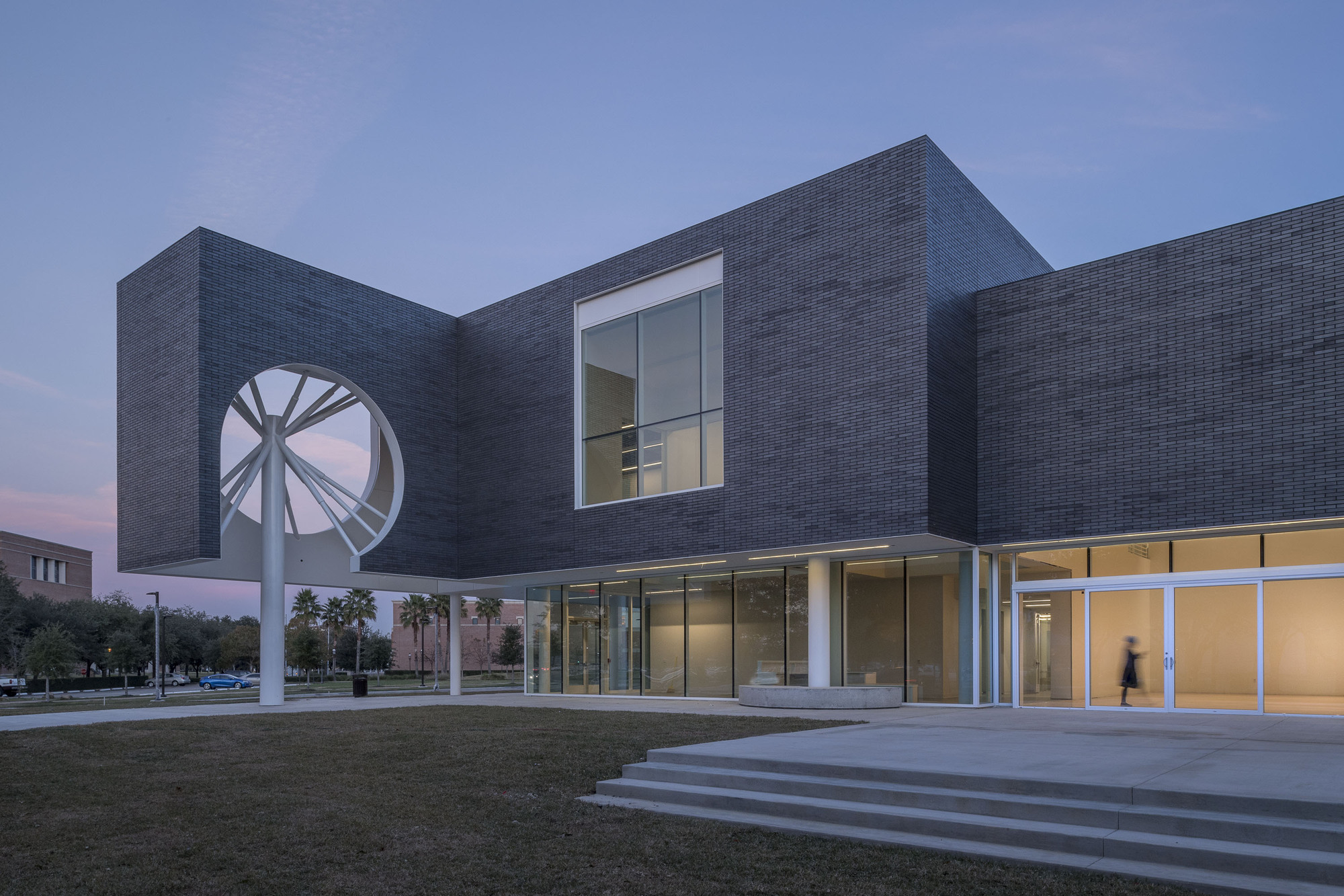 01. Moody Center for the Arts at Rice University (Northwest corner view of the west façade)