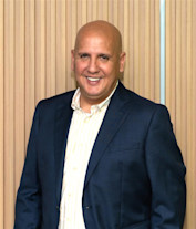 Headshot - Manolo Guerrero