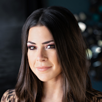 Headshot - Amber Robinson