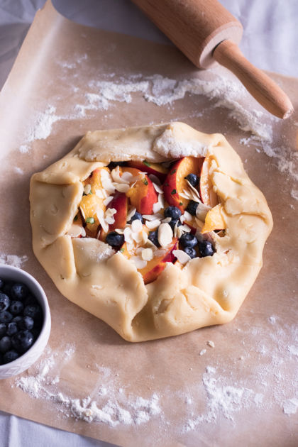peach and bluberries galette-7