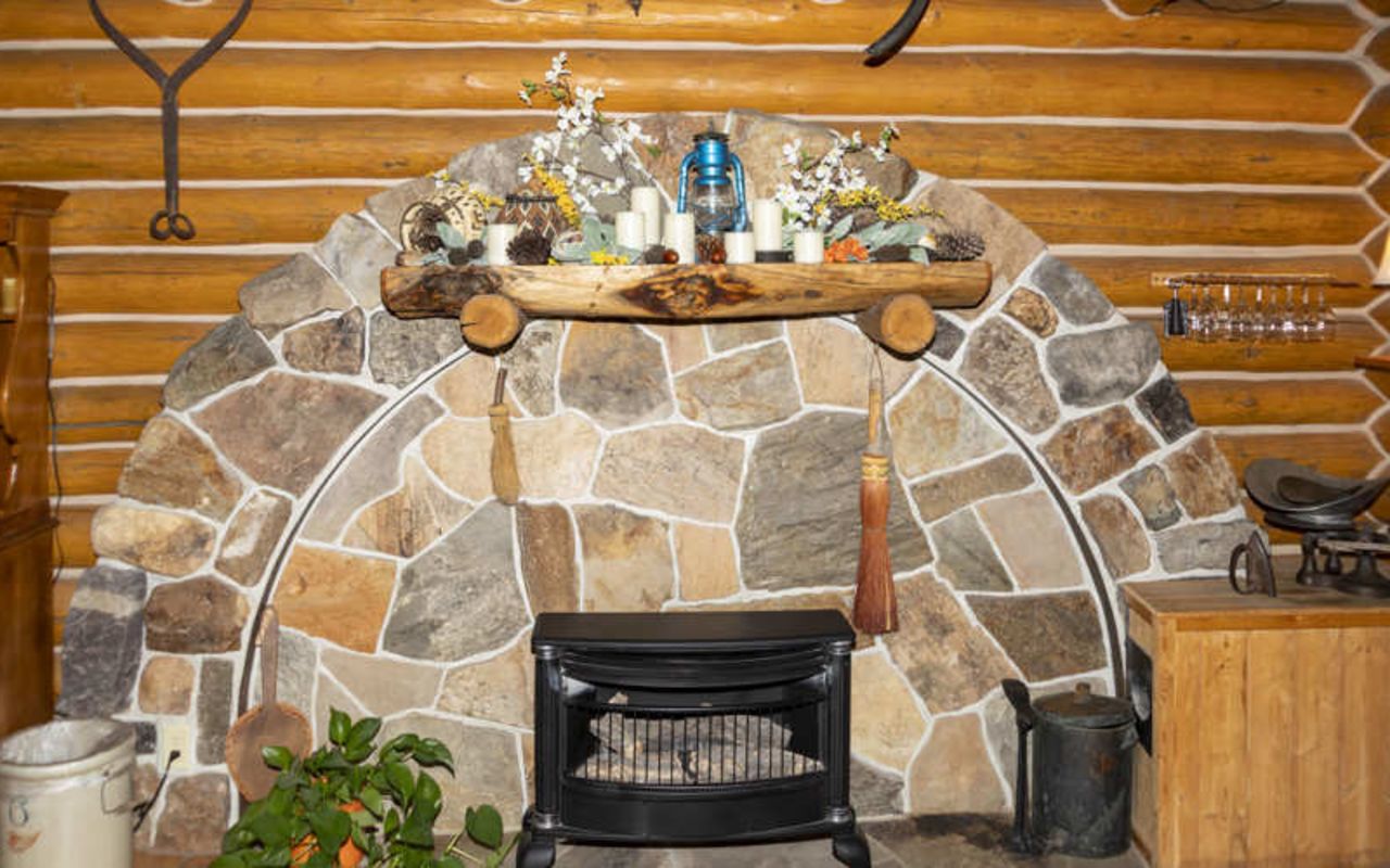 Snowberry Inn Bed and Breakfast | Photo Gallery | 16 - Cozy Fireplace