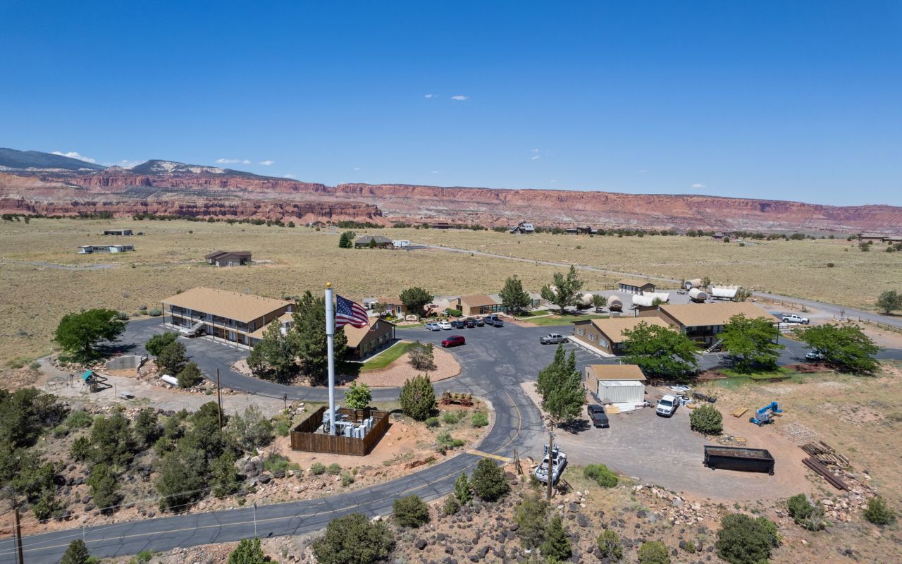 Overview - Welcome to The Broken Spur Inn - just 5 minutes from Capitol Reef National Park. 