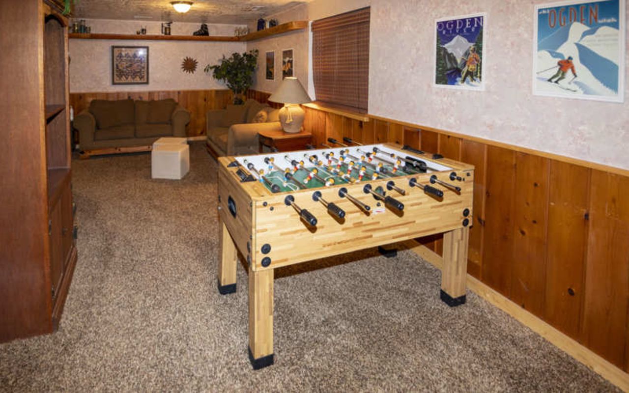 Snowberry Inn Bed and Breakfast | Photo Gallery | 13 - Foosball Table