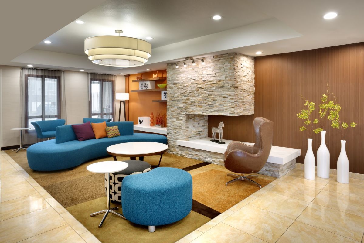 Fairfield Inn & Suites Salt Lake City Airport | Photo Gallery | 16 - Take a break in the inviting lobby. 