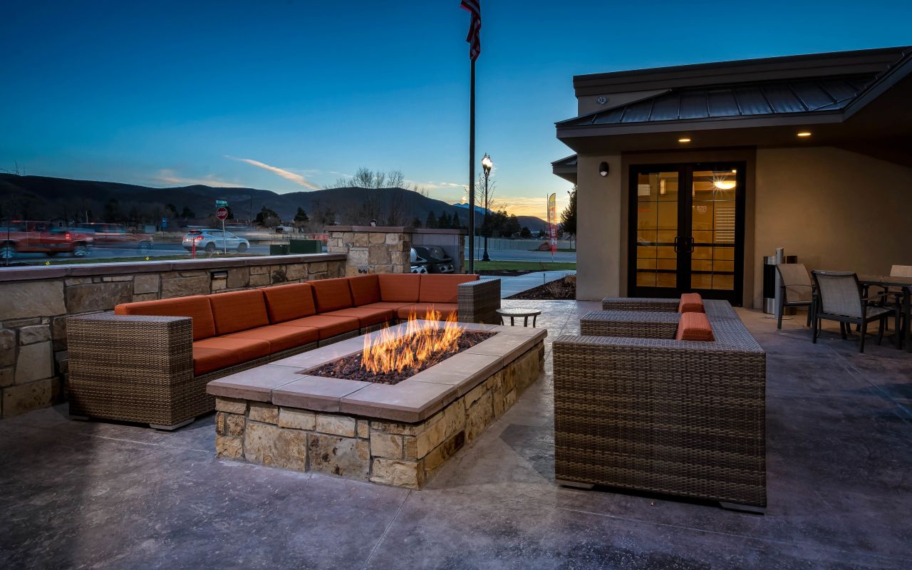 Best Western Plus Heber Valley | Photo Gallery | 2 - Sit back and relax by the outdoor fire pit. 