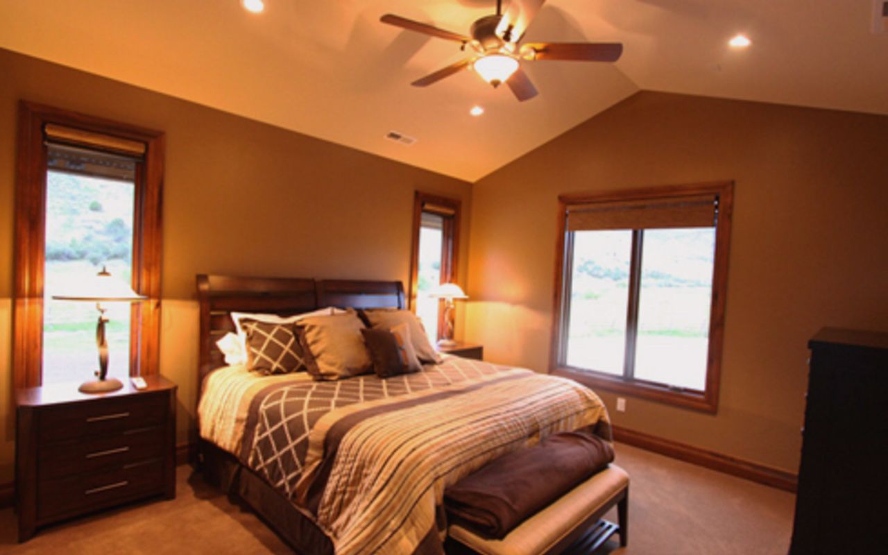 Crystal Ranch Lodge | Photo Gallery | 4 - Comfortable accommodations. 