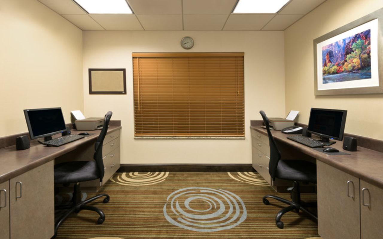 Holiday Inn Express & Suites - Richfield | Photo Gallery | 7 - Check your email or browse the web at the business center. 