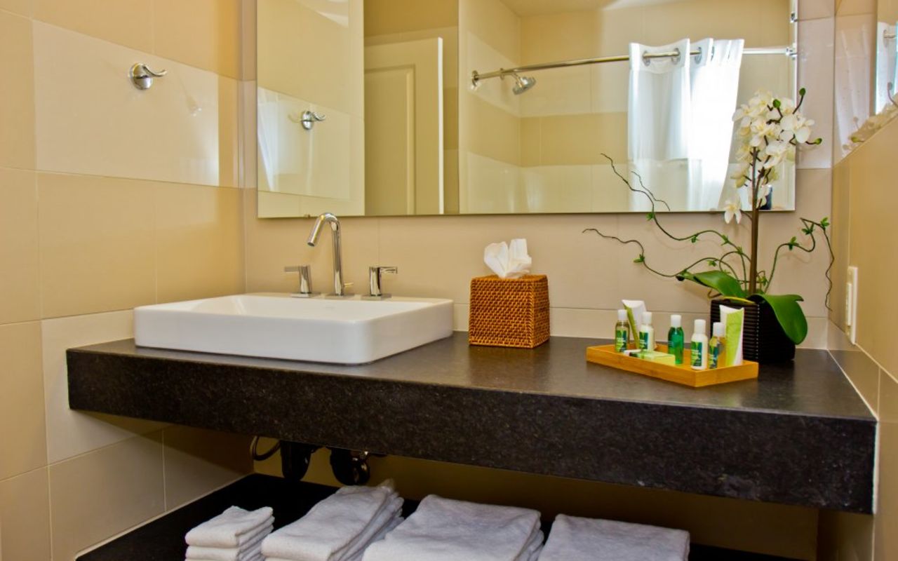 Inn on the Cliff | Photo Gallery | 5 - You'll find your room and bathroom sparkling clean when you arrive. 