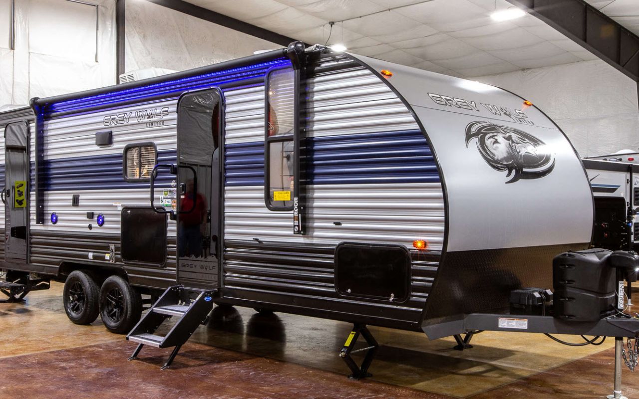 Easy Camper Rental | Photo Gallery | 8 - 26' Bunkhouse with slide.