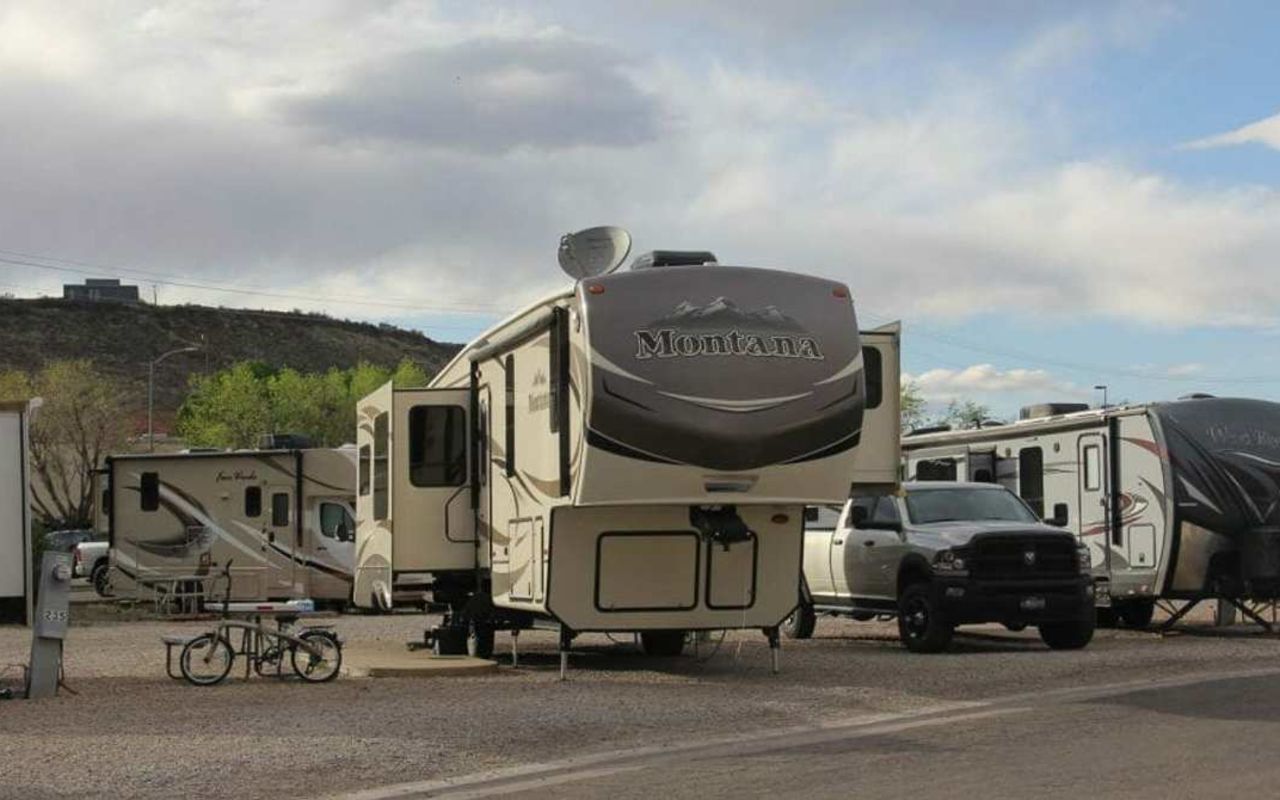 Temple View RV Park | Photo Gallery | 9 - Spacious Lots You'll get a spacious lot that includes a concrete patio, parking for two vehicles, paved streets, telephone service, and cable TV hook-ups.