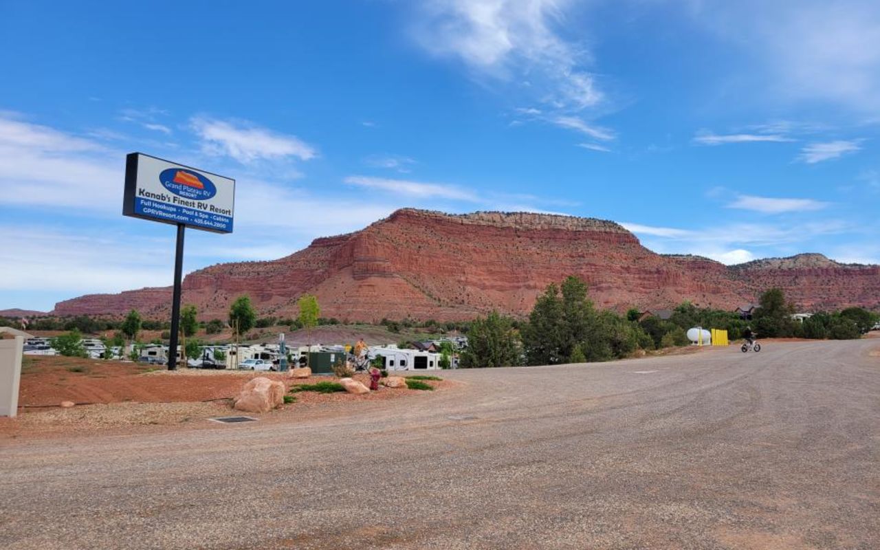 Grand Plateau Lodge and RV Resort 2 - Enjoy the stunning Kanab scenery. 