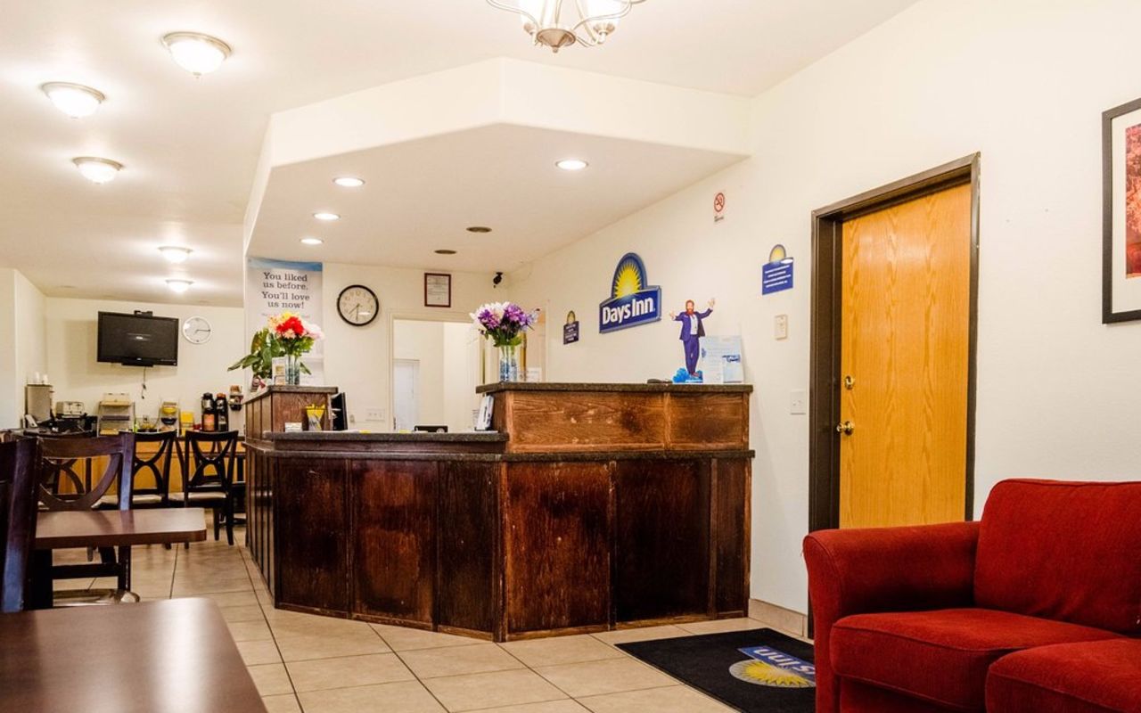 Days Inn Panguitch | Photo Gallery | 11 - Check-In