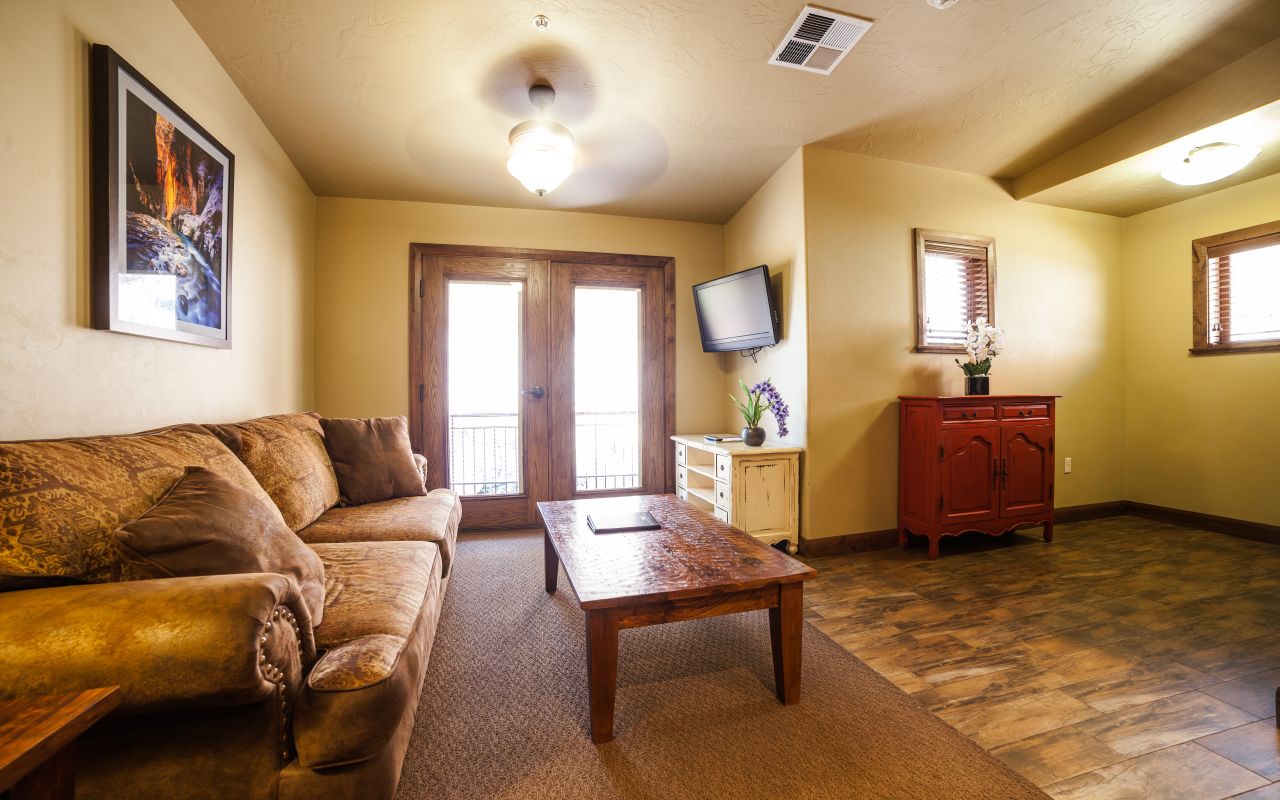 Cable Mountain Lodge | Photo Gallery | 2 - Wallbed Suites Family Friendly Suite | Master King Bedroom | Queen Wallbed | Sofa Converts Into Additional Sleeping Space | Fully Equipped Kitchenette