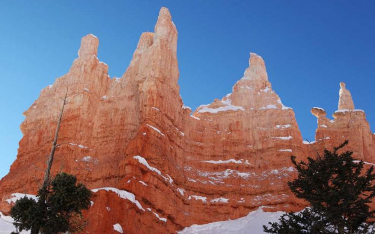 Bryce Canyon | Photo Gallery | 12 - Sharp sandstone hoodoos in Bryce Canyon during the winter
