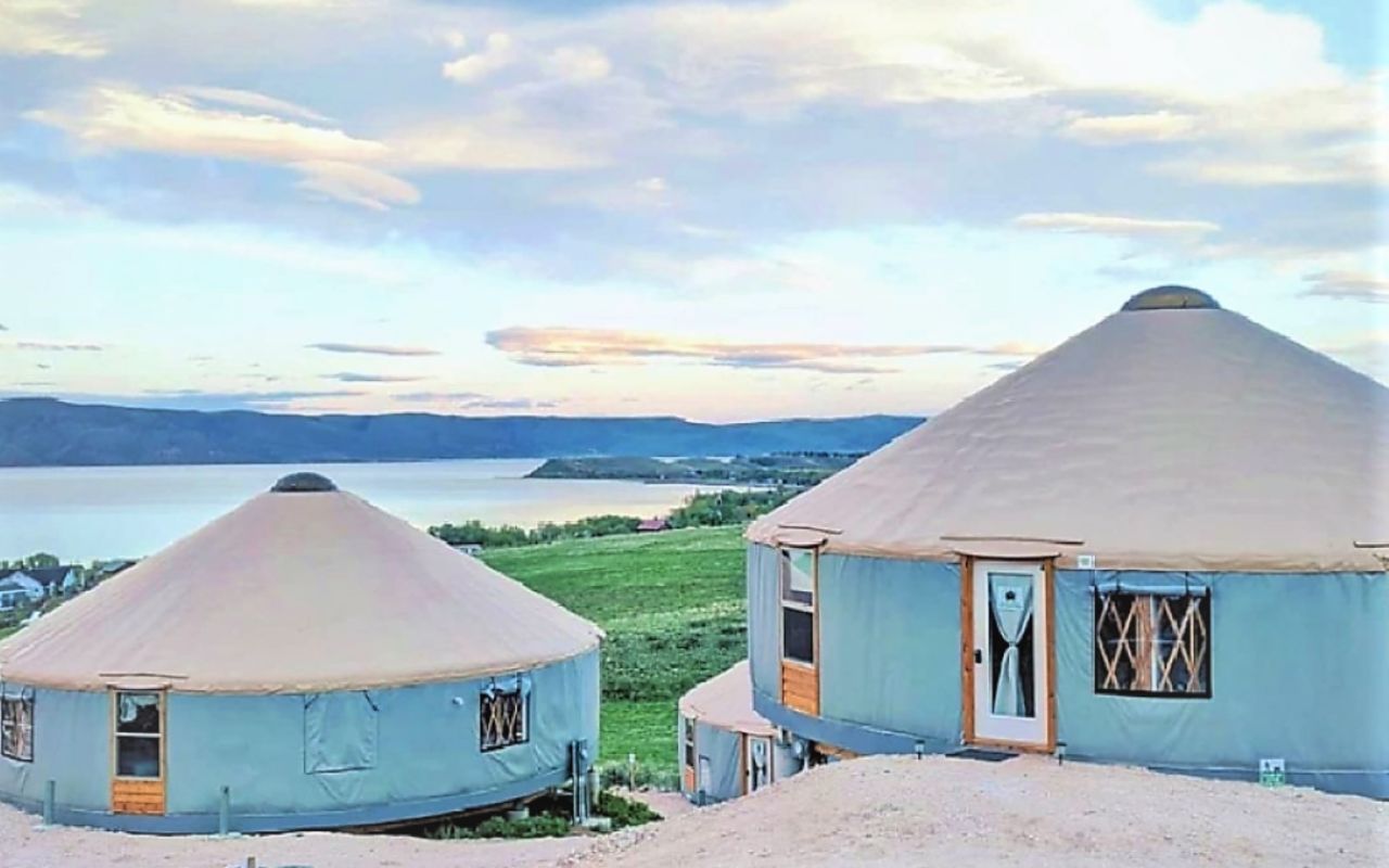 OsoBlu Luxury Yurts | Photo Gallery | 7 - Black Bear Yurt
