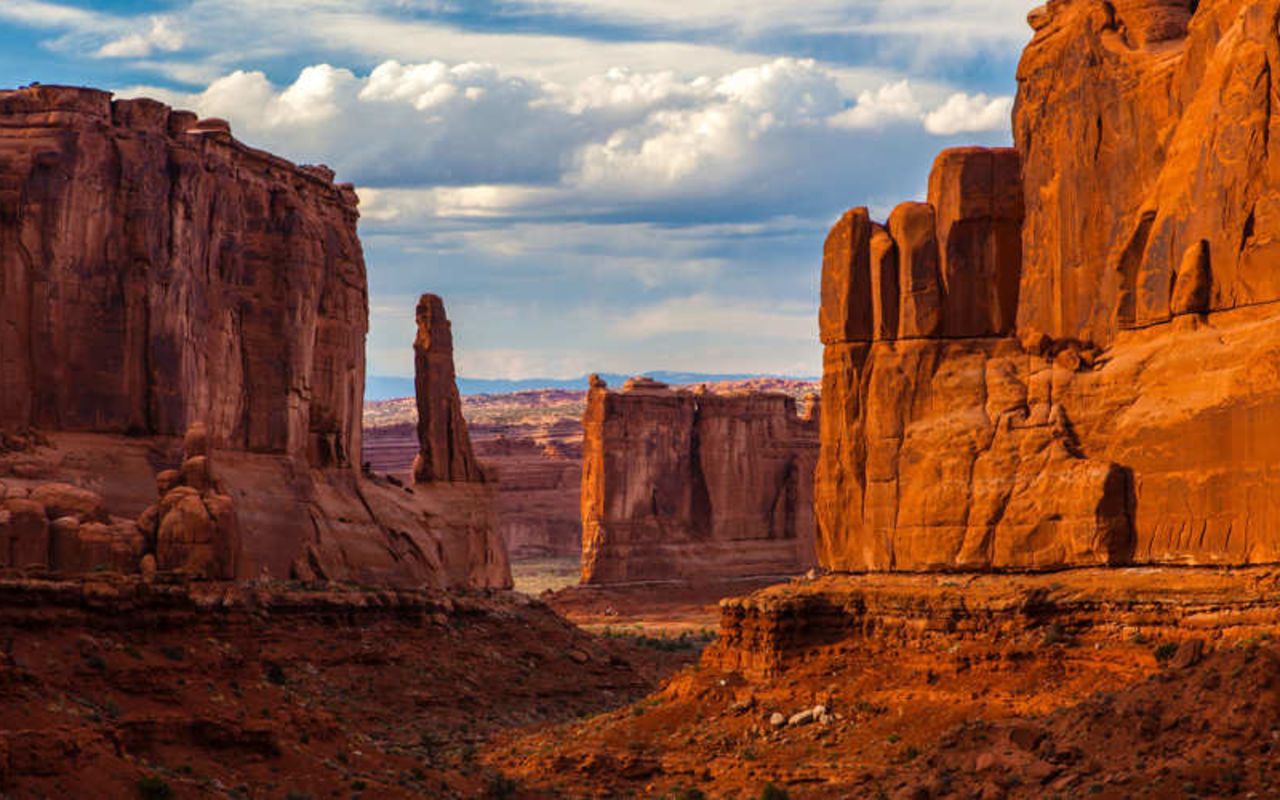 National Park Fees, Regulations, and Reservations | Photo Gallery | 0 - Park Avenue with Courthouse Towers, and Queen Victoria Rock