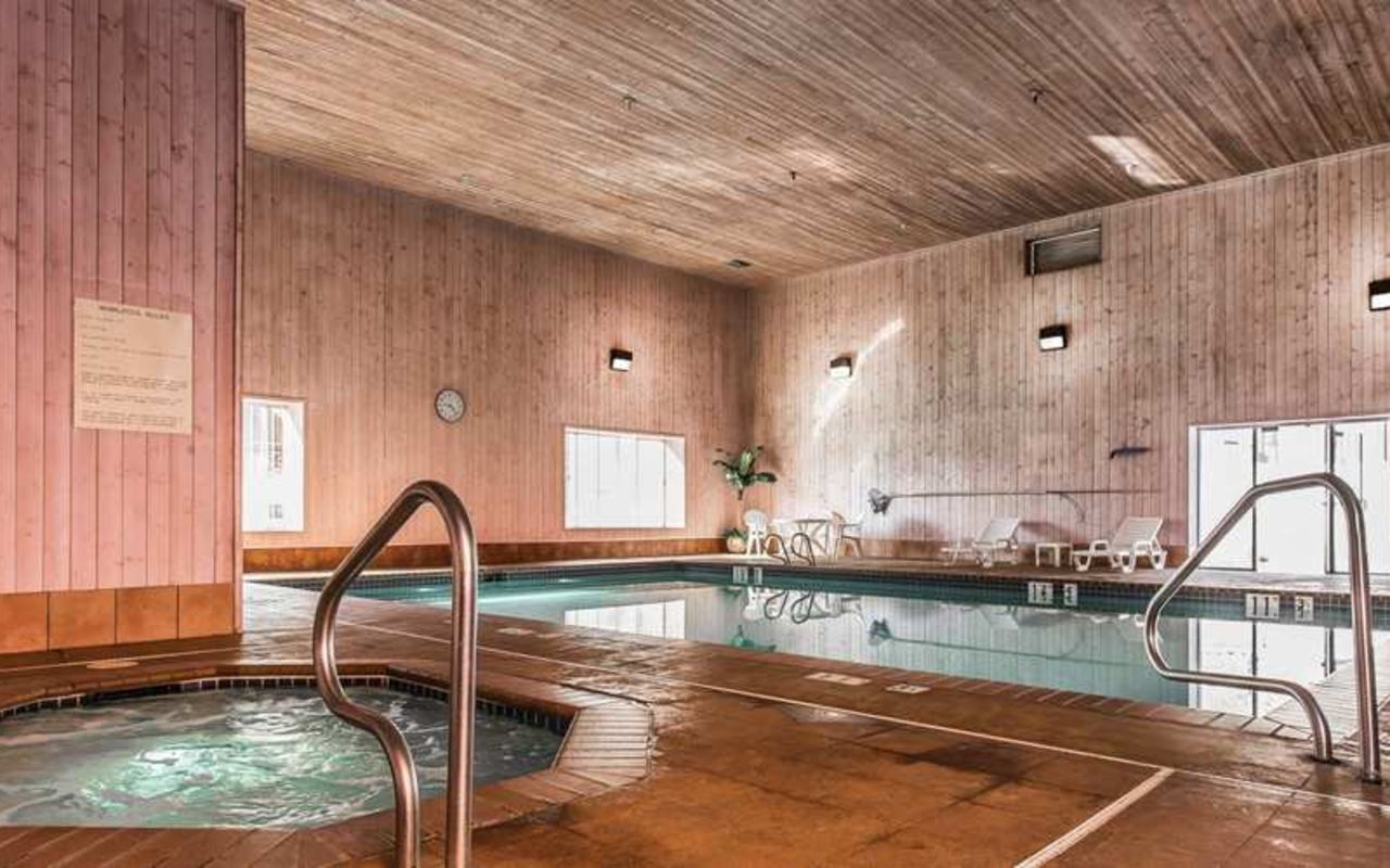 Choice Hotels International | Photo Gallery | 0 - Heated Indoor Pools & Hot Tubs Indoor Pool & Hot tub