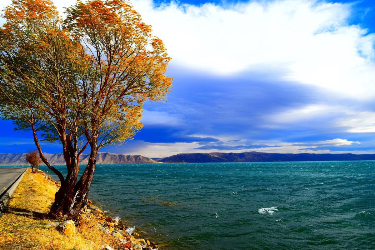 Regions | Photo Gallery | 0 - View of Bear Lake in Northern Utah