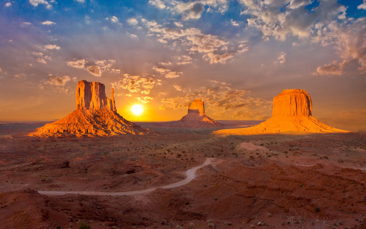 Monument Valley - Hotels, Tours and Navajo Tribal Park Information | Utah .com