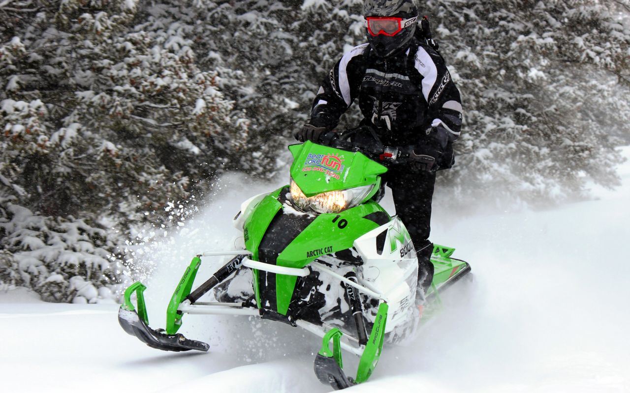 FALL IN BEAR LAKE IN WINTER | Photo Gallery | 1 - Rent Snowmobiles with Bear Lake Fun Snowmobiles