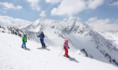 Master the art of beginner skiing: 4 Tips for Novice Skiers