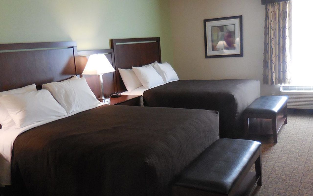 Ledgestone Hotel | Photo Gallery | 1 - Relax in the comfortable accommodations. 