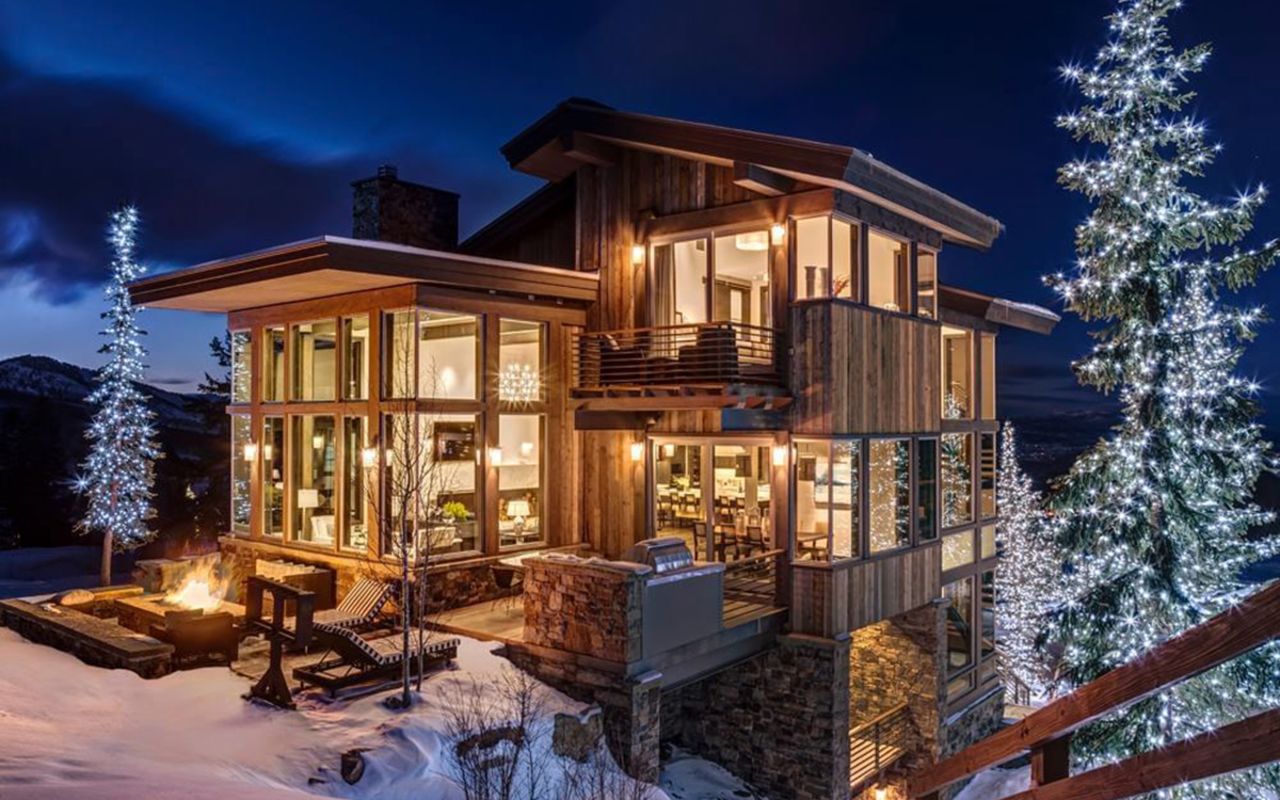 Luxury Homes by Stein Collection Listing | Photo Gallery | 5 - This extravagant mountain retreat spans over 5,000 sq ft and boasts ski resort views from the open-concept living room and deck. It features four private bedrooms, each with its own bathroom, and offers ski-in/ski-out access via a heated path to the Success Run.