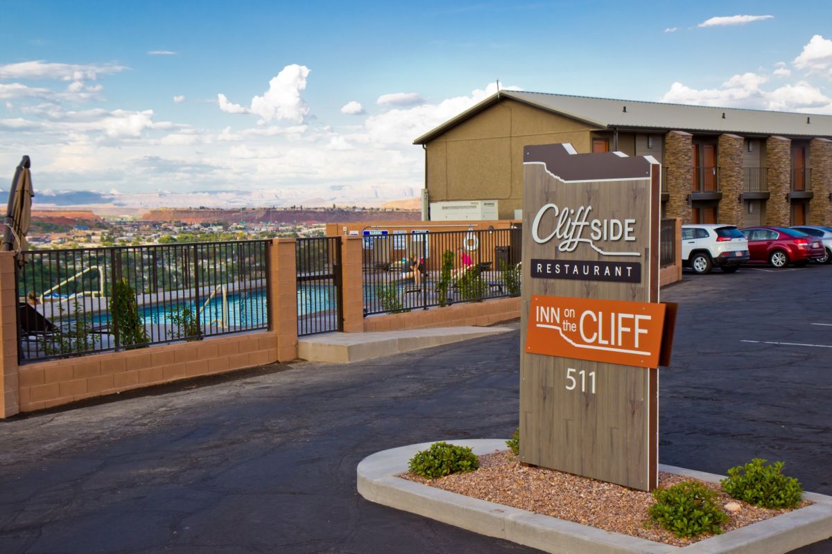 Inn on the Cliff | Photo Gallery | 0 - Inn on the Cliff The Grandview, with its luxurious king size bed and oversized balcony, is suitable for honeymoons, anniversaries, get-aways, or simply a great place to recharge after a long day.