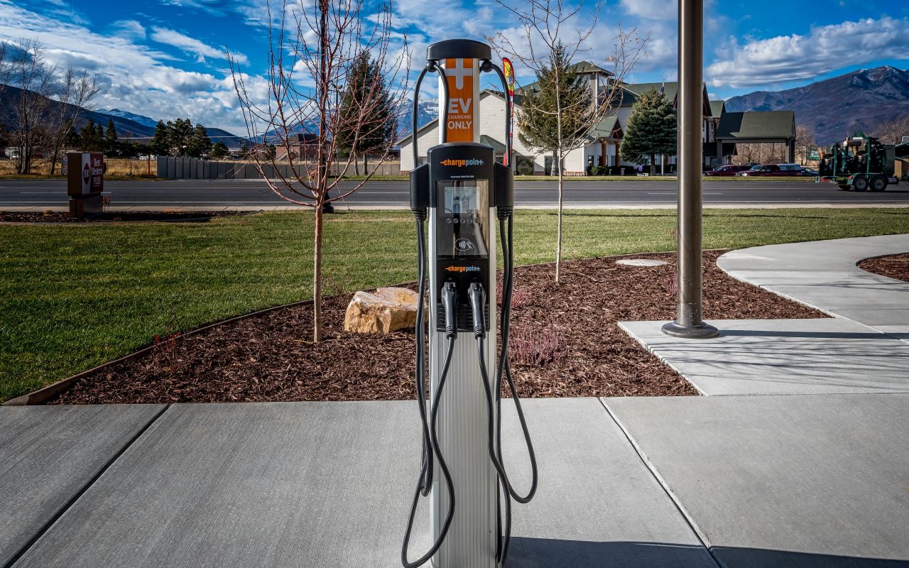Best Western Plus Heber Valley | Photo Gallery | 6 - Electric vehicle charging is available. 
