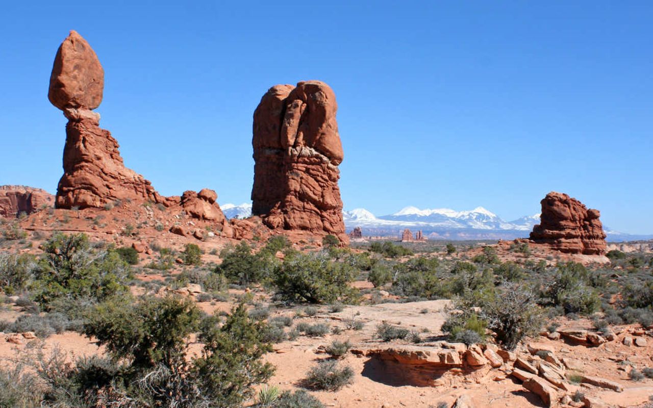 Balanced Rock Trail | Photo Gallery | 0 - Arches Travel Guides