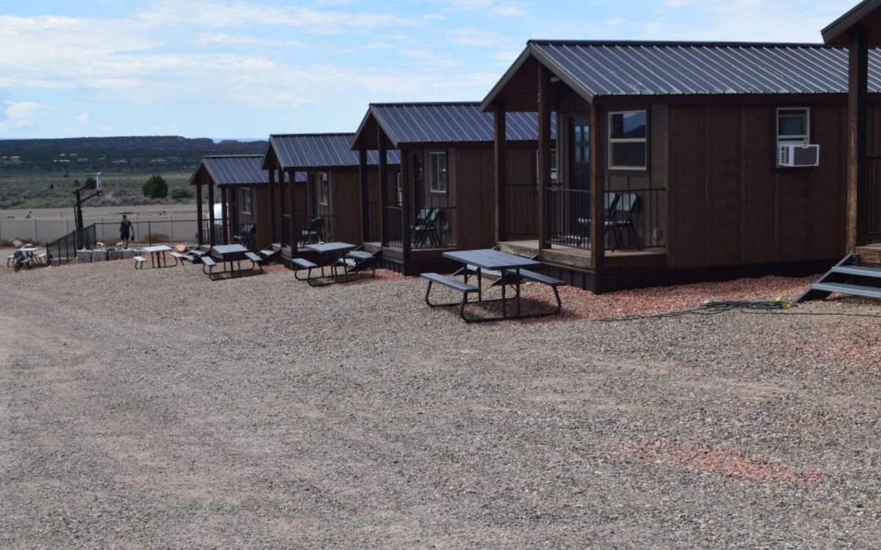Grand Plateau Lodge and RV Resort 9 - Enjoy a picnic outside your cabin. 