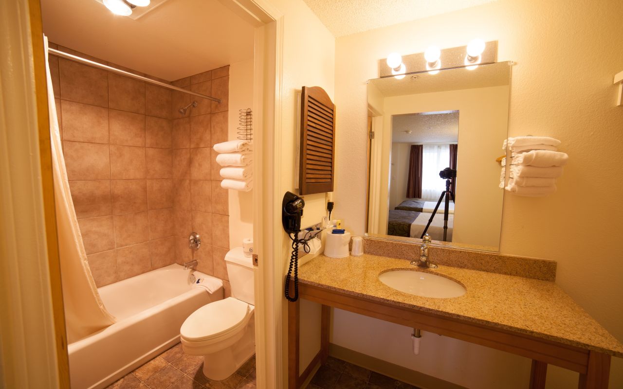 Bryce View Lodge | Photo Gallery | 9 - BVL Bathroom