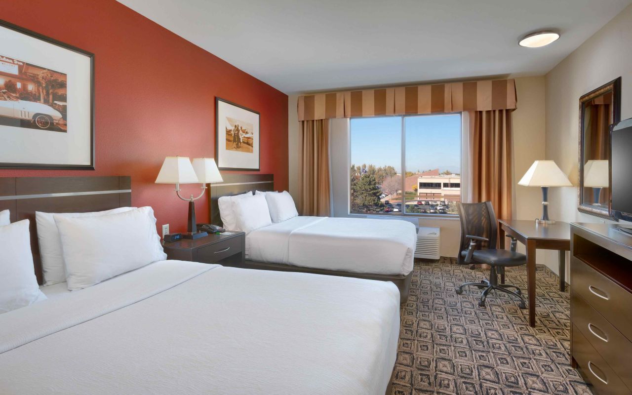 Holiday Inn & Suites - Salt Lake City Airport West | Photo Gallery | 11 - Rooms