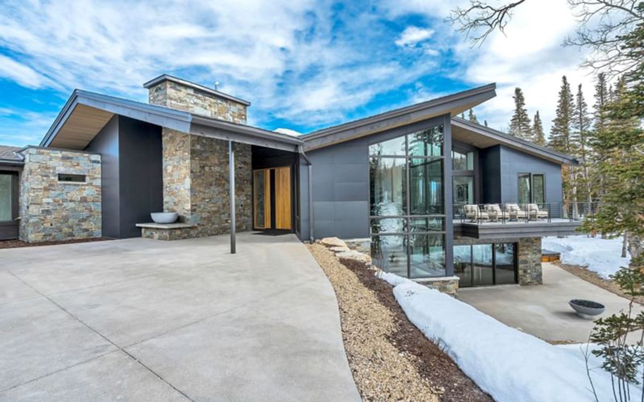 Luxury Homes by Stein Collection Listing | Photo Gallery | 2 - This newly built mountain home spans over 10,500 sq ft, offering modern technology and a cozy atmosphere. Completed in 2020, the private home features ski-in access and is located in a beautiful alpine setting.